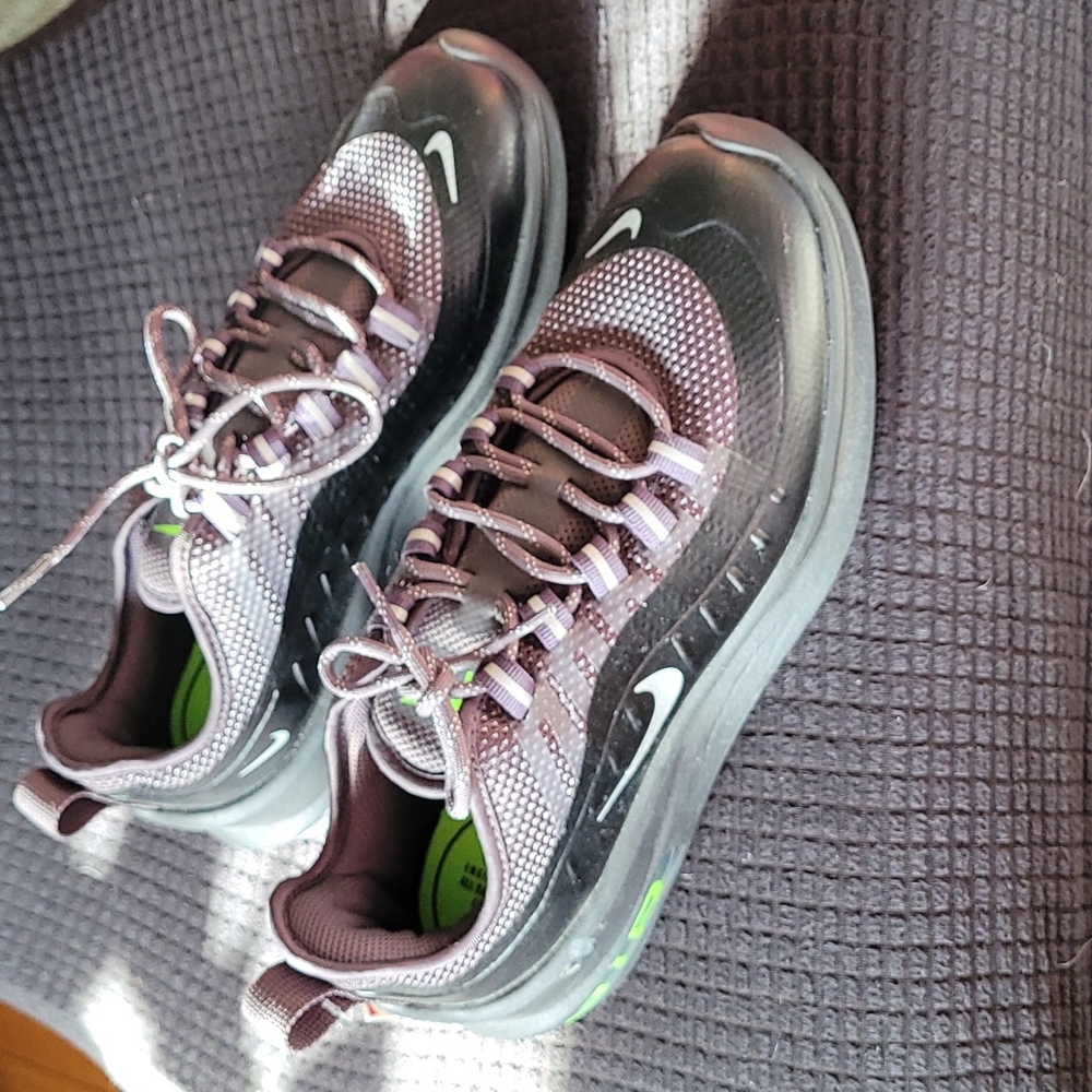 Nike Air max sneakers size 6.5 in black and neon green
